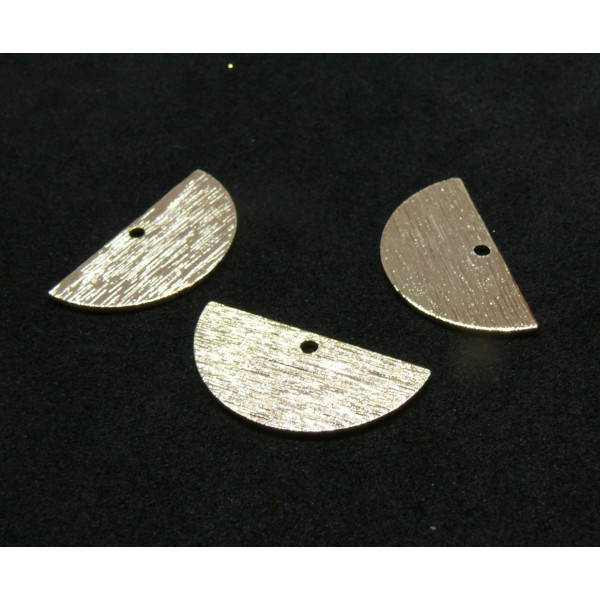Pendentifs Demi Cercle 21mm, Laiton effet brossé, finition doré à l'or fin 18K