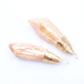 Pendentif 55mm en Pierre effet irisé Rose pale avec métal finition Doré