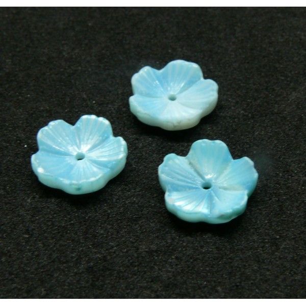 Perles intercalaire 3D forme Fleur Nacre sculptée 10mm en Nacre naturelle finition Bleu pastel