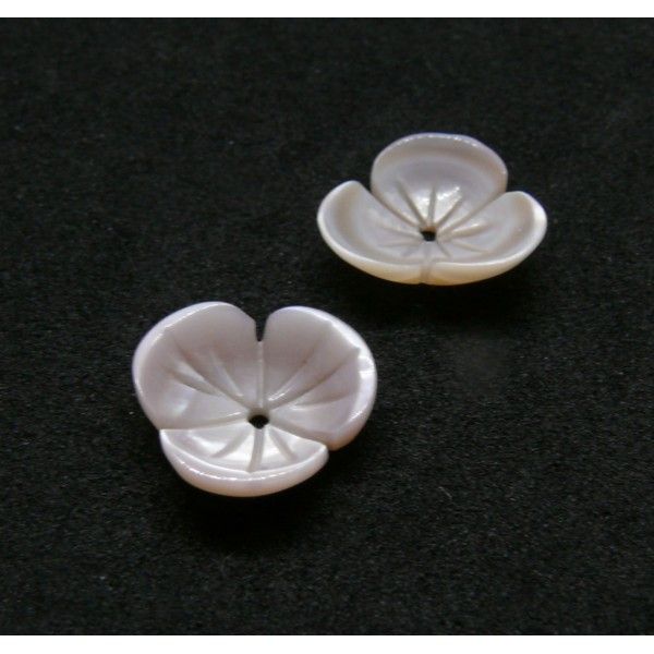 Perles intercalaire 3D forme Fleur Nacre sculptée 12mm en Nacre naturelle finition Rose Pale