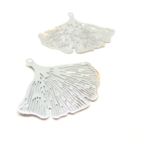 Estampes Pendentifs Feuille de Ginkgo Biloba Filigrane 30 mm – Laiton Argenté