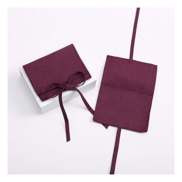 Pochette pochon sachet cadeaux 6 par 8 cm effet suédine coloris Noir se ferme avec Nœud